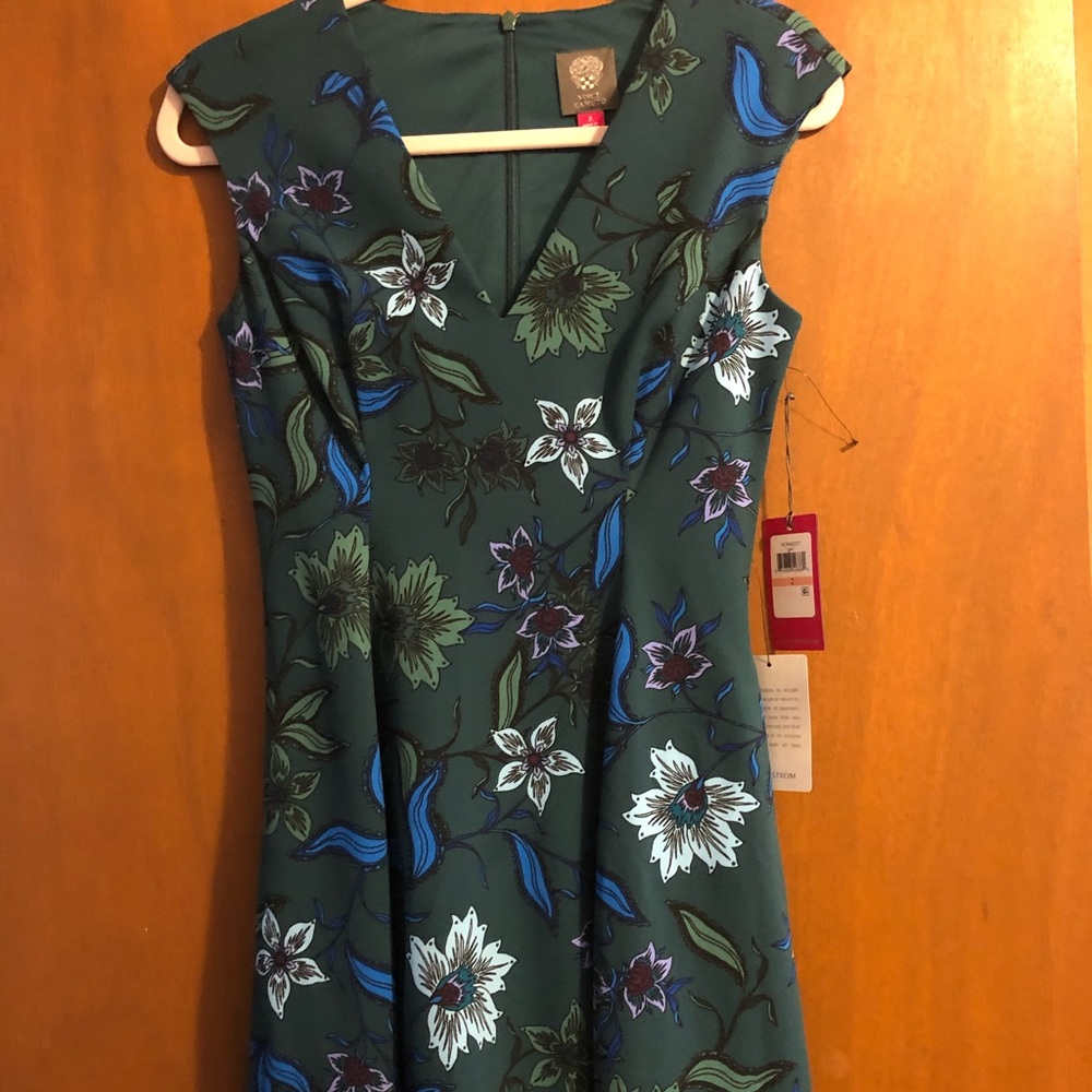 Vince Camuto Women's 2 Green Fit And Flare Dress Floral V Neck NWT - Picture 1 of 5